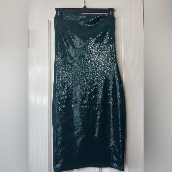 Express Elegant Strapless Sequin Dress Green - Picture 2 of 8